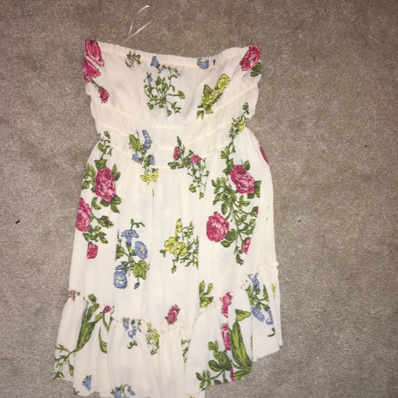 ACCEPTING OFFERS Urban Outfitters strapless dress - Picture 2 of 4